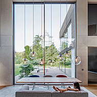 Große Schiebefenster überwinden Raumgrenzen