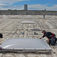 SKYLUX: Zügiger Lichtkuppeltausch bei laufendem Betrieb