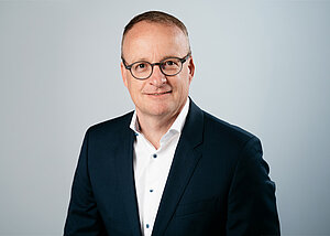 Tom DeKeyser zum CEO ernannt