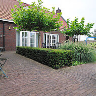 Mit rustikalen Pflasterklinkern an den Start