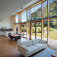 Kneer: Vom Aluminium-Holz-Fenster bis zur Pfosten-Riegel-Fassade