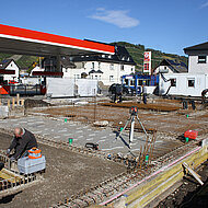 Wiederaufbau nach der Flut Jasto Mauerwerk für Tankstelle an der Ahr