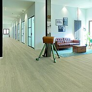 Ruhige Holzoptiken in vier Varianten