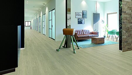 Ruhige Holzoptiken in vier Varianten