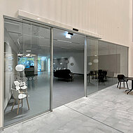 GEZE: Kontaktlose Türsysteme für eine »heilende« Architektur