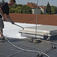 Innovative Gummi-Technik für älteste Kondomfabrik