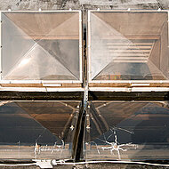 Kein Hitzefrei für Dachdecker_ während der Schulferien wurden 600 Lichtkuppeln saniert