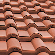 Nelskamp: Denkmalgerechte Solarthermie-Kollektoren auf historischem Hotel