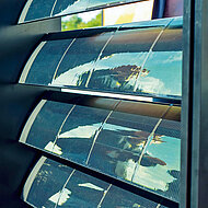 Saule Technologies: Jalousien, die nicht nur vor Sonne schützen, sondern gleichzeitig Energie gewinnen