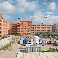 Ein gelungenes Wechselspiel von Ziegel und Putz 