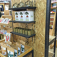 Trendshop: Industrielook durch unbehandelte Platten