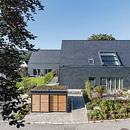 Rathscheck: Modisch und nachhaltig im blaugrauen Schieferkleid