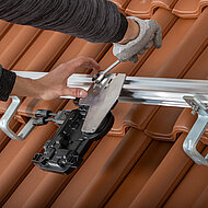 Creaton: Solar-Aufdach-Anlagen als Zusatzgeschäft für Dachdecker