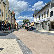 Schön, stabil und wartungsarm: Neuer Pflasterbelag im Ortskern erfüllt Erwartungen