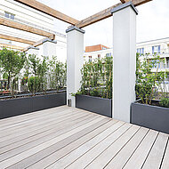 Aluminium-Beete arrangieren Berliner Dachterrasse