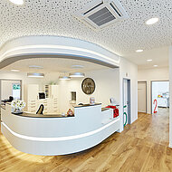 Hochwertiger Praxisausbau überzeugt in Form und Funktion