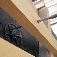 REISSER: Eine Distanzschraube für alle Dämmstoffe und Profile