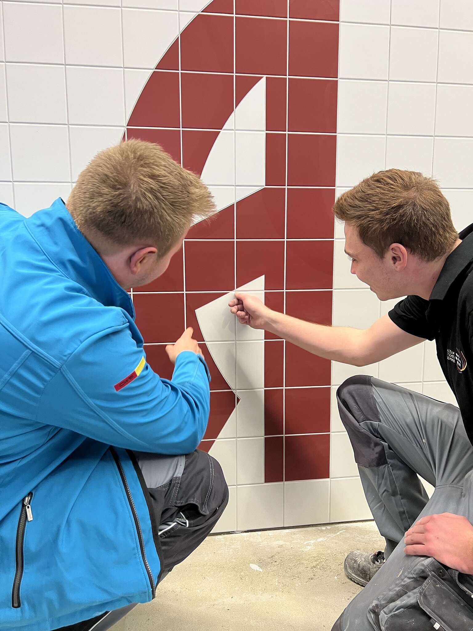 ARDEX: Bereit für die Weltmeisterschaft 2022: Fliesen-Nationalmannschaft trainierte bei Ardex