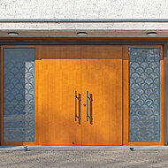 Simonswerk: Verdeckt liegendes Türenband für Kirchenportal