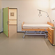 nora systems: Kautschuk-Beläge für eine demenzgerechte Gestaltung in Pflegeheimen