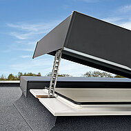 Elegante Oberlicht-Lösung wird  auf den Millimeter genau konfiguriert