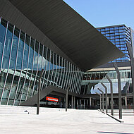 Mit vorbewittertem Fassadensystem  in die dritte Dimension