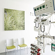 Intensivmedizin mit modernem Farb- und Akustikkonzept 