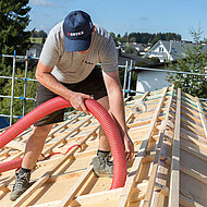 GUTEX: Ökologische Dämmstoffe effizient einblasen