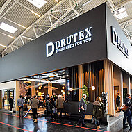 Neue Aluminium-Serie erfährt am Messestand beträchtliche Aufmerksamkeit 