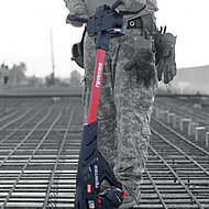 Max Europe: Stand-up-Bindemaschine für Bewehrungsarbeiten am Boden