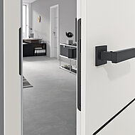 Tür und Beschlag im Zusammenspiel