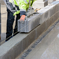 Kita-Bau mit regionalem Mauerwerk