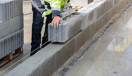 Kita-Bau mit regionalem Mauerwerk