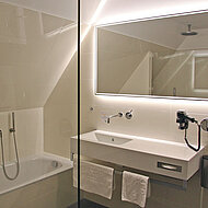 Alape: Individuelle Badgestaltung für Goslarer Hotel