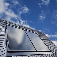 Neues Indach-Photovoltaiksystem für klassische Schieferdeckarten