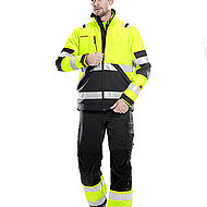 Drei Lagen für Warnschutz und gegen Kälte, Wind und Regen