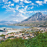 Sicherer Halt für Photovoltaik-Fassade