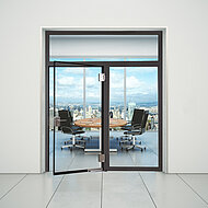 Nordemann: »Meridian«-Ganzglastür: Brandschutz mit höchster Transparenz