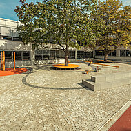 braun-steine: Natürliches Pflaster für Sport- und Pausenhof