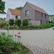 Ein organischer Pflasterstein, der verbindet