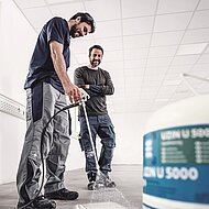 Uzin Utz: Sprühen statt aufrollen - Schneller. Weiter. Ergonomischer