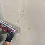 Standfester Ausgleichsmörtel für die Wand