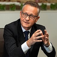 BayWa: Aufsichtsrat verlängert Vertrag von CEO Klaus Josef Lutz