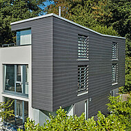 NATURinFORM: Kreatives Fassaden-»Facelift« mit Holzverbundwerkstoff