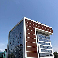 fischerwerke: Faserzement-Platten sicher und verdeckt befestigt