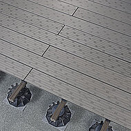 Moderner Hybridwerkstoff für draußen