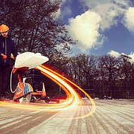 Baumaschinen- und Werkzeugspezialist informiert mit neuer Broschüre über umfassendes Akku-Sortiment