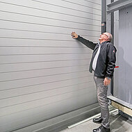 Leichtmetall-Rolltor mit vielfältigen Schutzfunktionen und Designmöglichkeiten