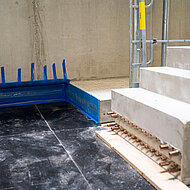 Schöck: Sicherer Schallschutz bei außergewöhnlicher Treppenskulptur