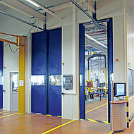 Schnelllauftor mit Kranbahn-Durchführung